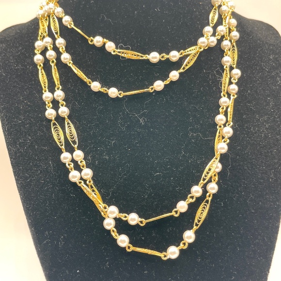 Trifari Vintage Two Strand Gold Tone Faux Pearl Chain Necklace - Picture 1 of 9